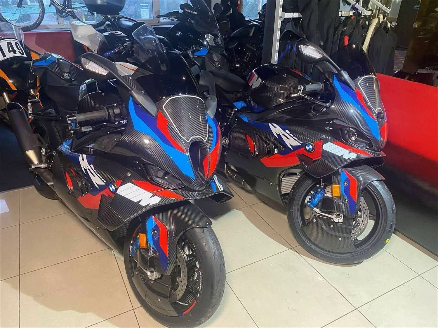 BMW M 1000 RR - перевезення